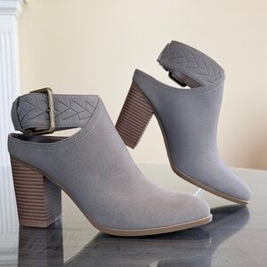 American‎ Eagle Outfitters Taupe Heeled Boots. Size 7